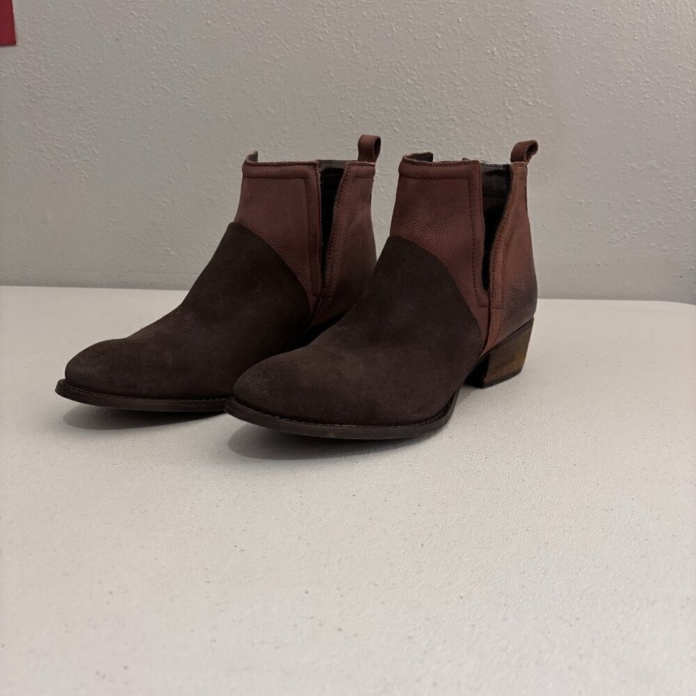 JOURNEE Womens Mauve/Brown Deep V Cut Outs Dempsy Slip On Leather Booties 9